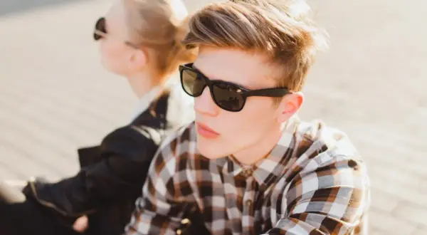 Co wyróżnia okulary Ray-Ban na tle innych marek?