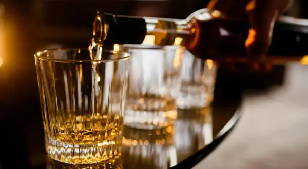Bourbon i whisky – podobieństwa, różnice i najważniejsze style