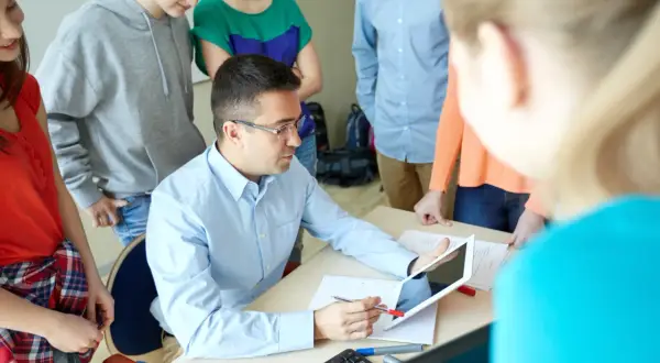 Dlaczego kompetencje medialne stają się coraz ważniejsze już w szkole