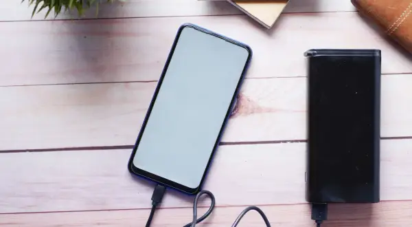 Jak przedłużyć życie baterii w iPhone? Sprawdzone sposoby na oszczędzanie energii