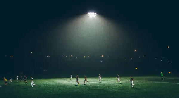 Czujniki na Skórze, Wyniki na Tablicy: Jak Technologie Ubieralne Pomagają Poprawiać Wyniki Sportowe