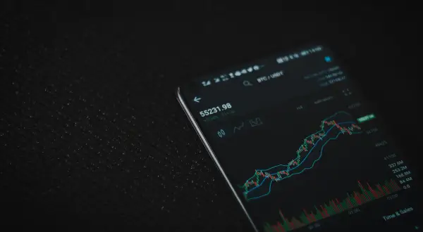 Łańcuch Bloków w Akcji: Nieoczywiste Zastosowania Blockchain Poza Kryptowalutami