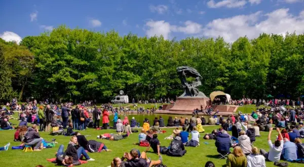 Ile trwa koncert chopinowski w Łazienkach: harmonogram występów 2025