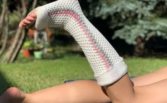 Ile kosztuje gips syntetyczny? Ceny i najlepsze oferty na rynku