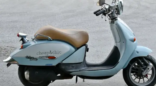 Co to jest motorower? Poznaj jego cechy i zasady użytkowania