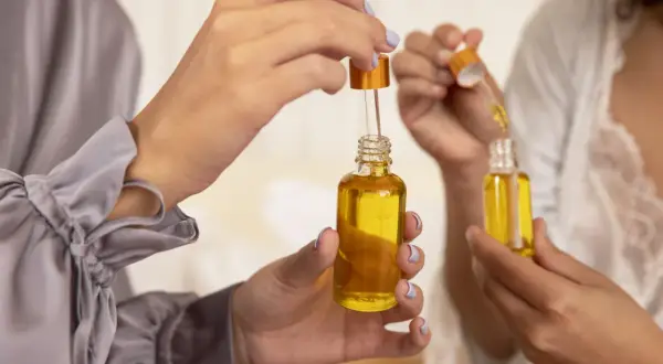 Krem po serum z witaminą C: Jak wzmocnić efekty i chronić skórę?