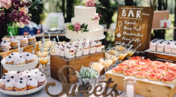 Süße Leckereien für deine Candy Bar: Cupcakes, Torten, Desserts und mehr. Tolle selber machen candy bar ideen!
