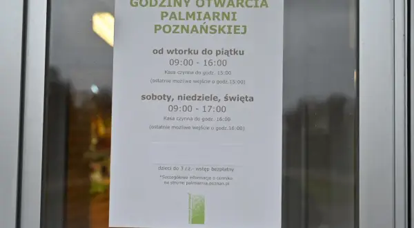 Godziny otwarcia palmiarni poznańskiej. Bilety można kupić do 15:00 w tygodniu i do 16:00 w weekendy.