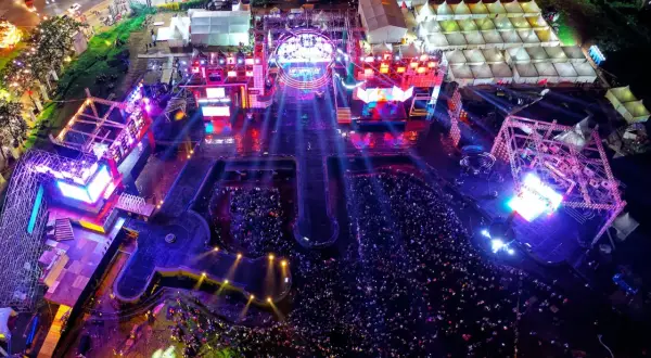 Nocny festiwal z tłumami i scenami w Warszawie. Już w 2025 roku czekają nas kolejne niezapomniane koncerty!