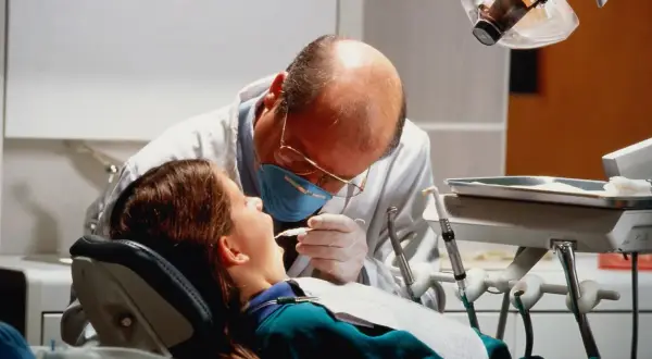 Ile kosztuje znieczulenie u dentysty na NFZ? To naprawdę bezpłatne!