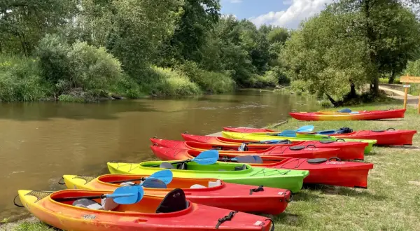 Spływ kajakowy Tanwią: Trasy, ceny, porady zaplanuj idealnie!