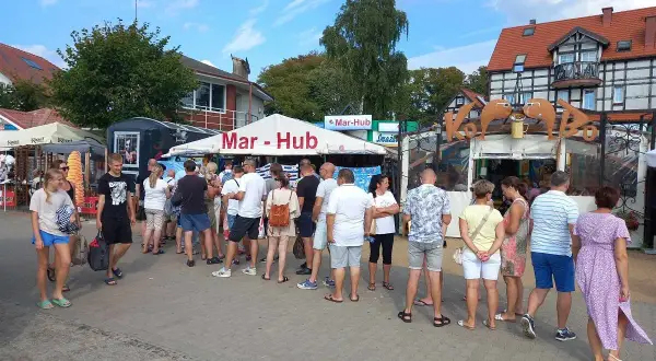 Gdzie zjeść w Ustce? Najlepsze miejsca na smaczną rybę i nie tylko
