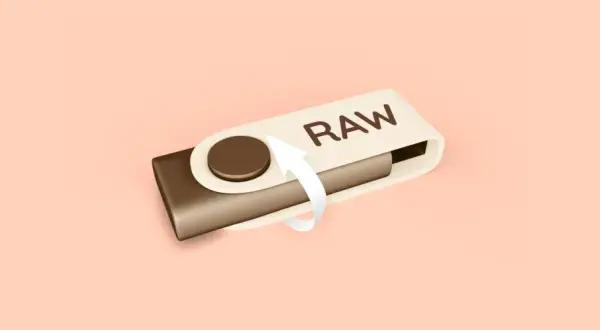 Unidad USB con la palabra "RAW" y una flecha circular, indicando la acción de formatear usb raw.