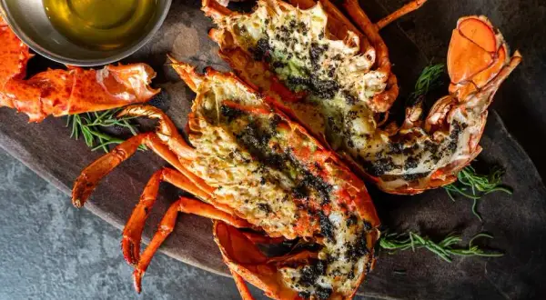 Sublimez votre langouste grillée : les meilleurs accompagnements