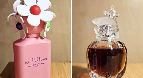 Różowa butelka Daisy Eau So Fresh Pop z kwiatkami i szklana buteleczka z jelonkiem.