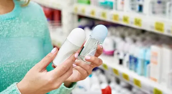Jaki antyperspirant damski wybrać, by uniknąć podrażnień skóry?