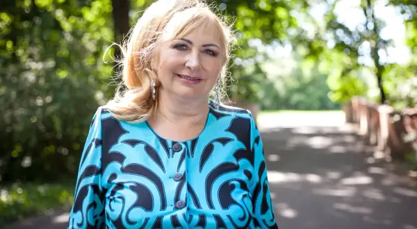 Jak zdobyć serce kobiety po 50? Skuteczne sposoby na udany romans