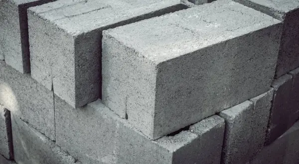 Fundamenty z bloczków betonowych czy wylewane - co wybrać dla domu?
