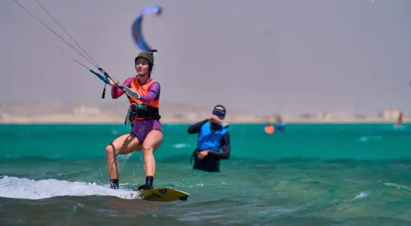 Kitesurfing: Ile trwa nauka? Od zera do samodzielności na wodzie