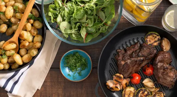 Najlepsze sałatki do steka, które zachwycą Twoje podniebienie