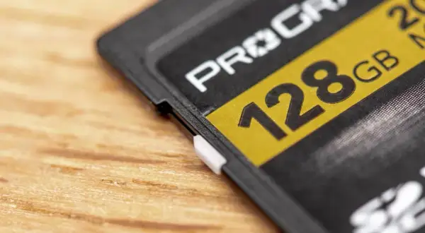 Karta pamięci 128 GB, idealna do aparatu Canon, gotowa na Twoje najlepsze ujęcia.