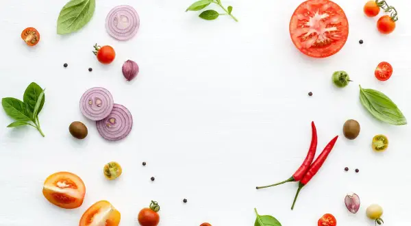 Składniki na pizzę: pomidory, cebula, czosnek, papryczki chili, oliwki, bazylia i pieprz. Idealne zioła do pizzy!