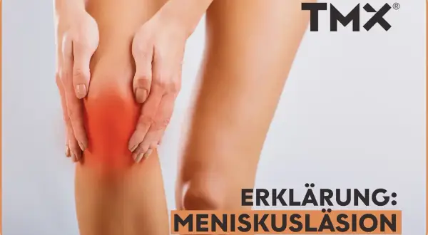Hände umfassen schmerzendes Knie, rot markiert. Text: "ERKLÄRUNG: MENISKUSLÄSION". Mögliche triggerpunkte knieschmerzen innenseite.