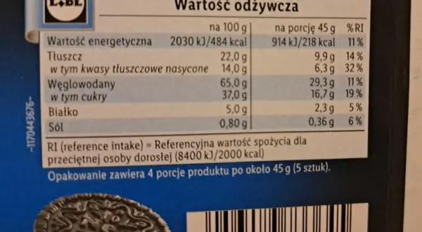 Opakowanie zawiera 4 porcje produktu po ok. 45g (5 sztuk). Jedno ciastko Oreo ma ok. 218 kcal.