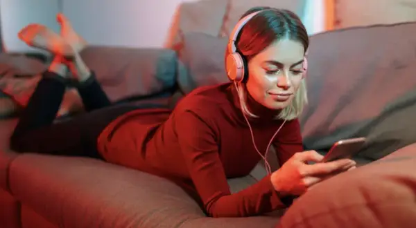 Jak zmieniają się nasze nawyki grania? Od tradycyjnych salonów gier do świata rozrywki online
