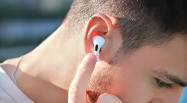 Co zrobić, gdy jeden AirPods gra ciszej? Skuteczne rozwiązania problemu