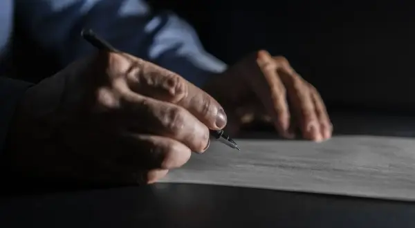 Czy można podważyć akt notarialny podziału majątku? Poznaj prawdę.