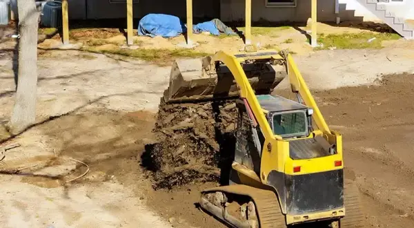 Ile kosztuje równanie terenu? Sprawdź ceny i ukryte koszty