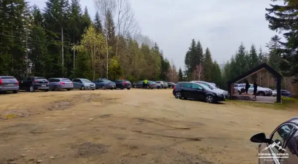 Bacówka na Obidzy: Jak zdobyć Radziejową? Pełny przewodnik