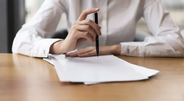 Skąd wziąć akt notarialny? Oto jak uniknąć problemów z dokumentem