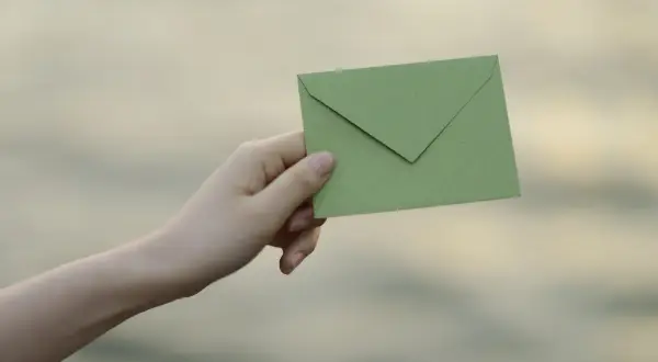 Podpis na kopercie weselnej? Zrób to z klasą! Poradnik