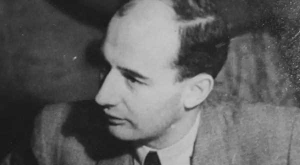 Raoul Wallenberg, en svensk diplomat och hjälte, vars judiska insatser räddade tusentals liv under Förintelsen.