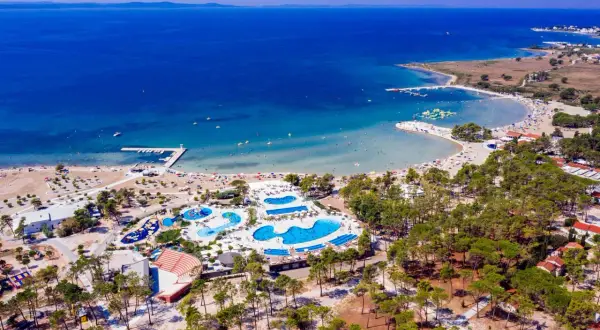 Wyspa Pag: Atrakcje, plaże, smaki. Odkryj więcej niż tylko imprezy!