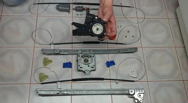 Jak naprawić mechanizm szyby w Scenic 2? Koszty i instrukcja!
