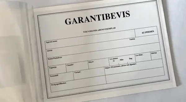 Garantibevis för bil, med fält för ägarens namn, adress, chassinummer och övrig specifikation. En viktig del av bilens servicebok.