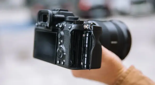 Sony A7S III: Recenzja, opinie użytkowników i zastosowanie w fotografii