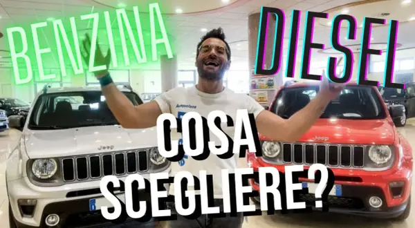 Uomo con auto bianche e rosse, con scritte "BENZINA" e "DIESEL". Cosa scegliere?