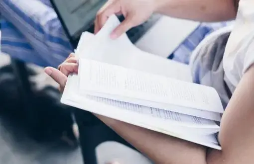 Co to jest rozprawka? Zrozumienie struktury i celu eseju