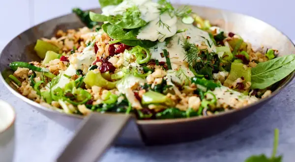 Bunte Gemüsepfanne mit cremiger Sauce, perfekt für clean eating rezepte. Frisch, gesund und lecker!