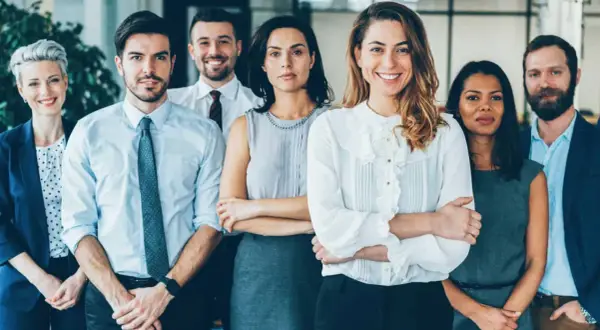 Grupa profesjonalistów, którzy wiedzą, jak zostać liderem. Uśmiechnięci, pewni siebie, gotowi na wyzwania.