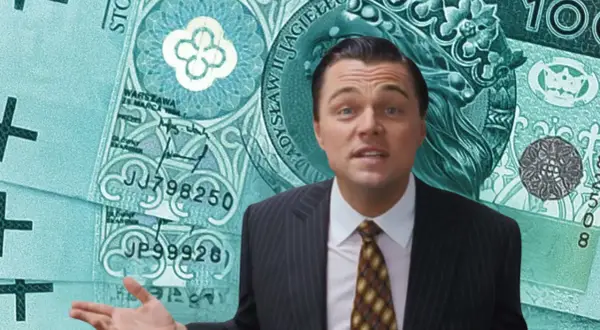 Leonardo DiCaprio w garniturze, na tle polskich banknotów 100 zł, sugeruje najbardziej opłacalne inwestycje.