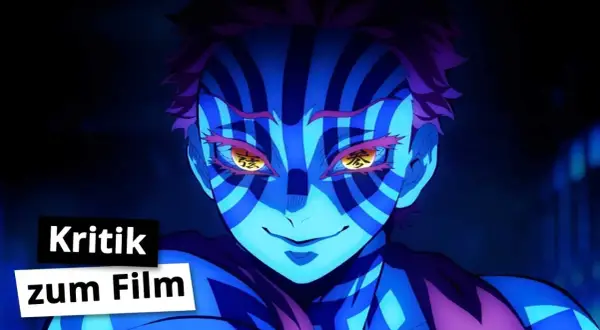 Akaza, der obere Dämon, mit seinen markanten blauen Streifen und gelben Augen, ist bereit für die **Demon Slayer Staffel 3**.