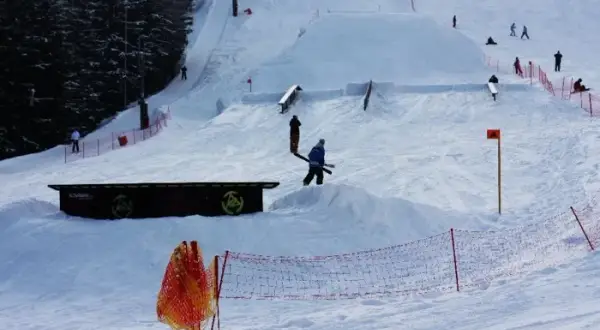 Snowpark Štrbské Pleso: Przewodnik po przeszkodach, cenach i warunkach