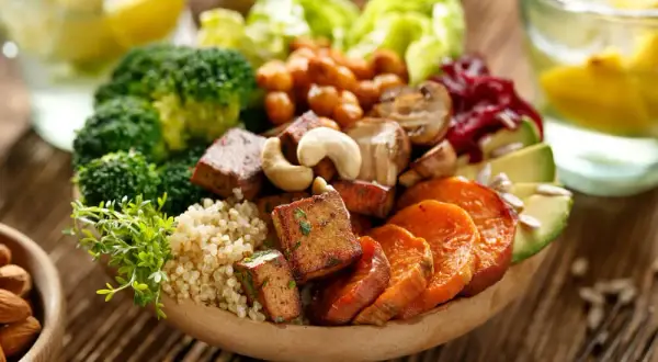 Jak zbilansować dietę wegetariańską, aby uniknąć niedoborów składników?