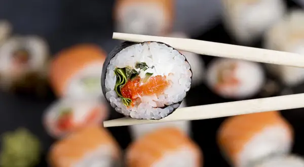 Ile kcal ma sushi z biedronki? Zaskakujące wartości odżywcze!