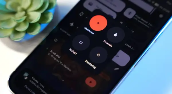 Menu wyłączania telefonu Samsung: opcje "Wyłącz", "Zrestartuj", "Alarmowe" i "Blokada".